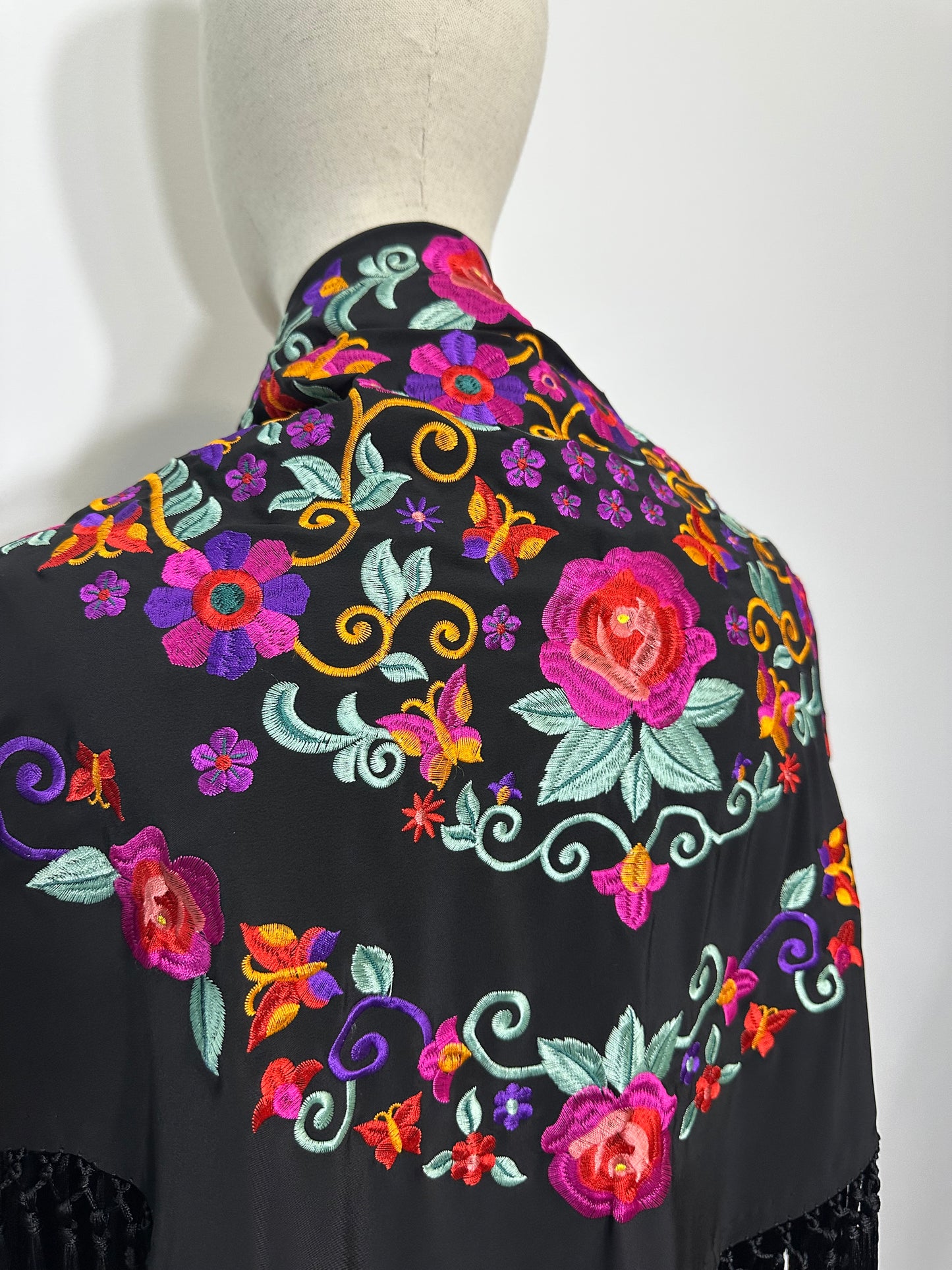 Mantoncillo Carmen Negro