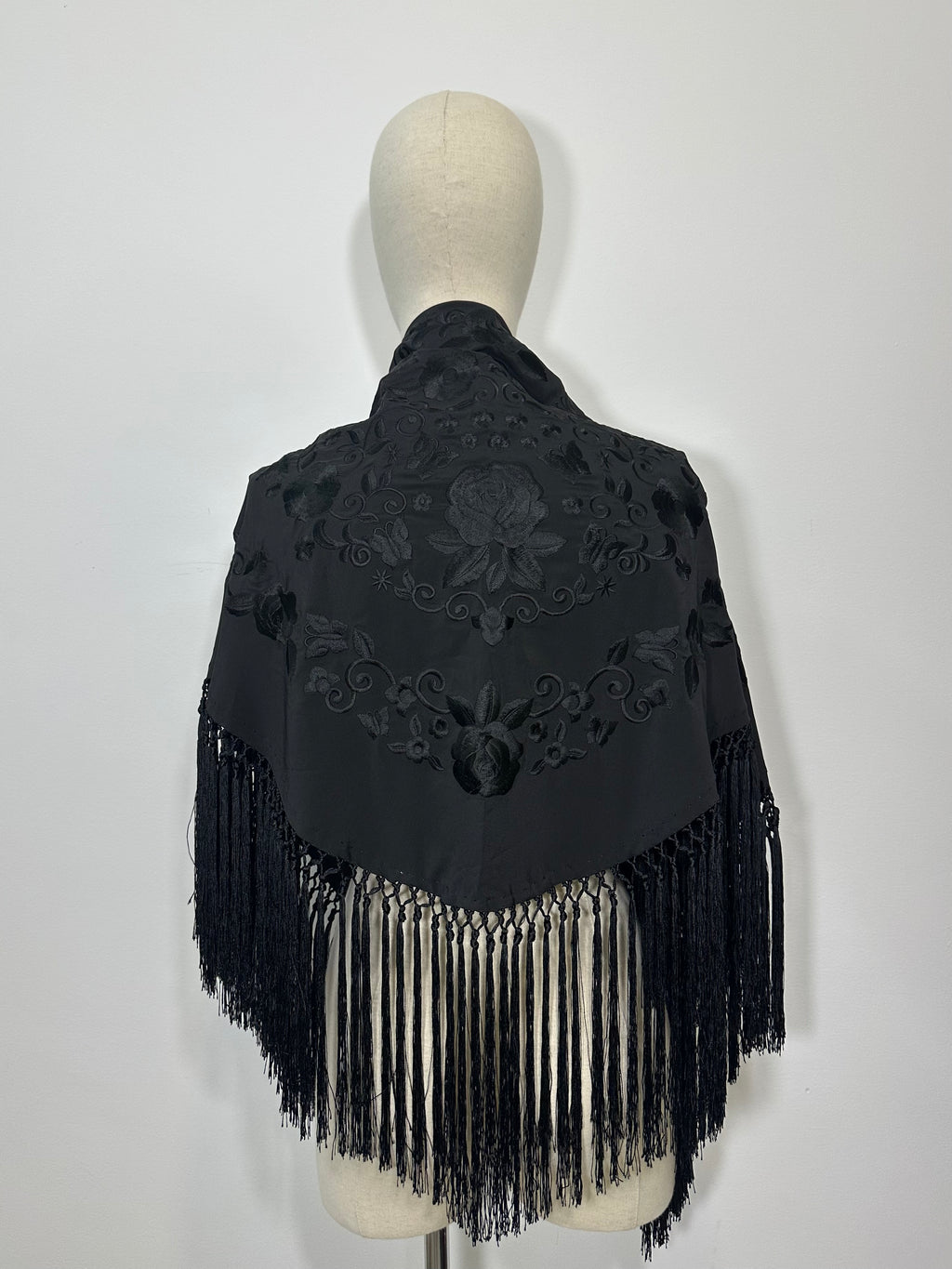 Mantoncillo Carmen Liso Negro