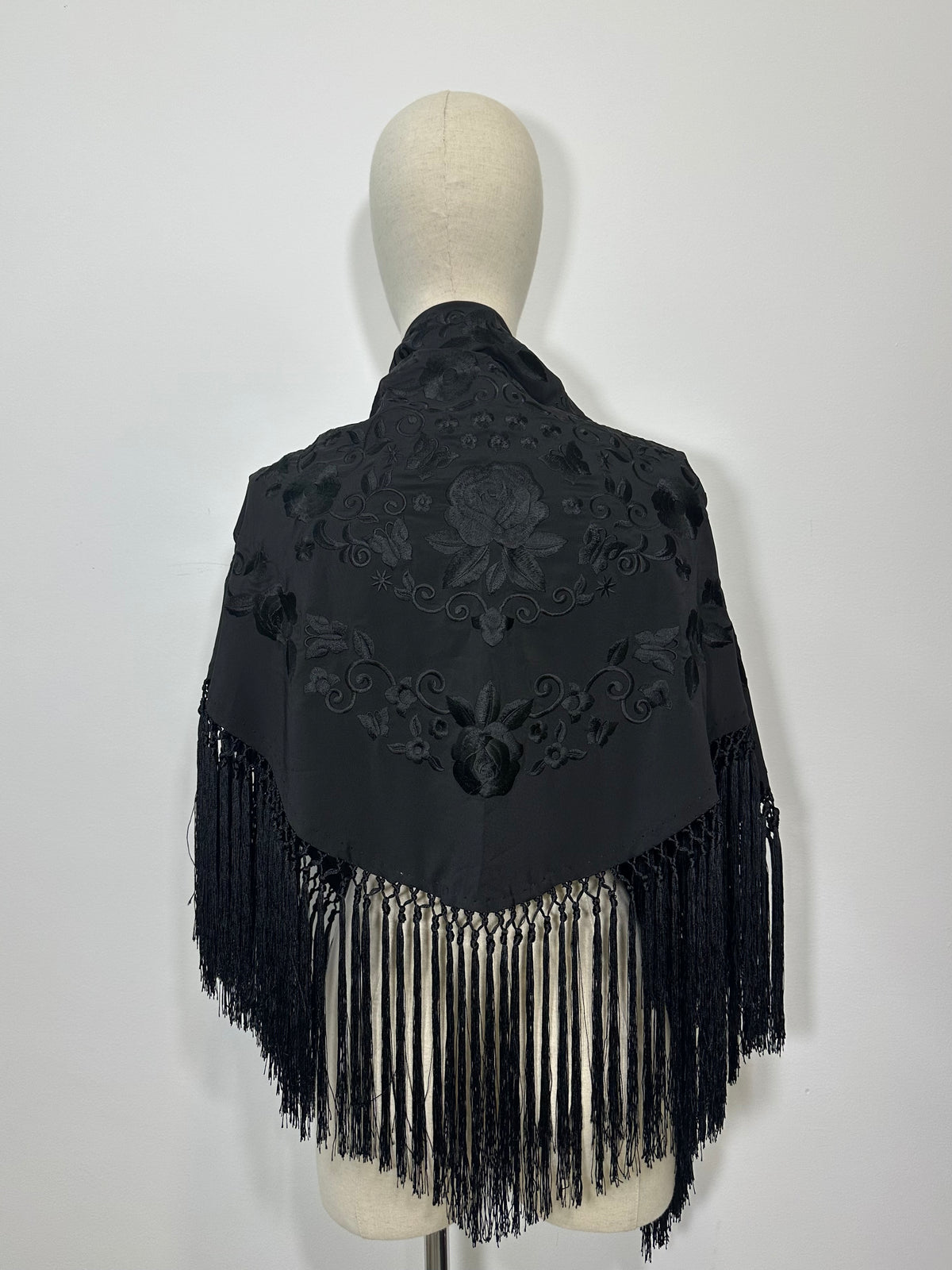 Mantoncillo Carmen Liso Negro
