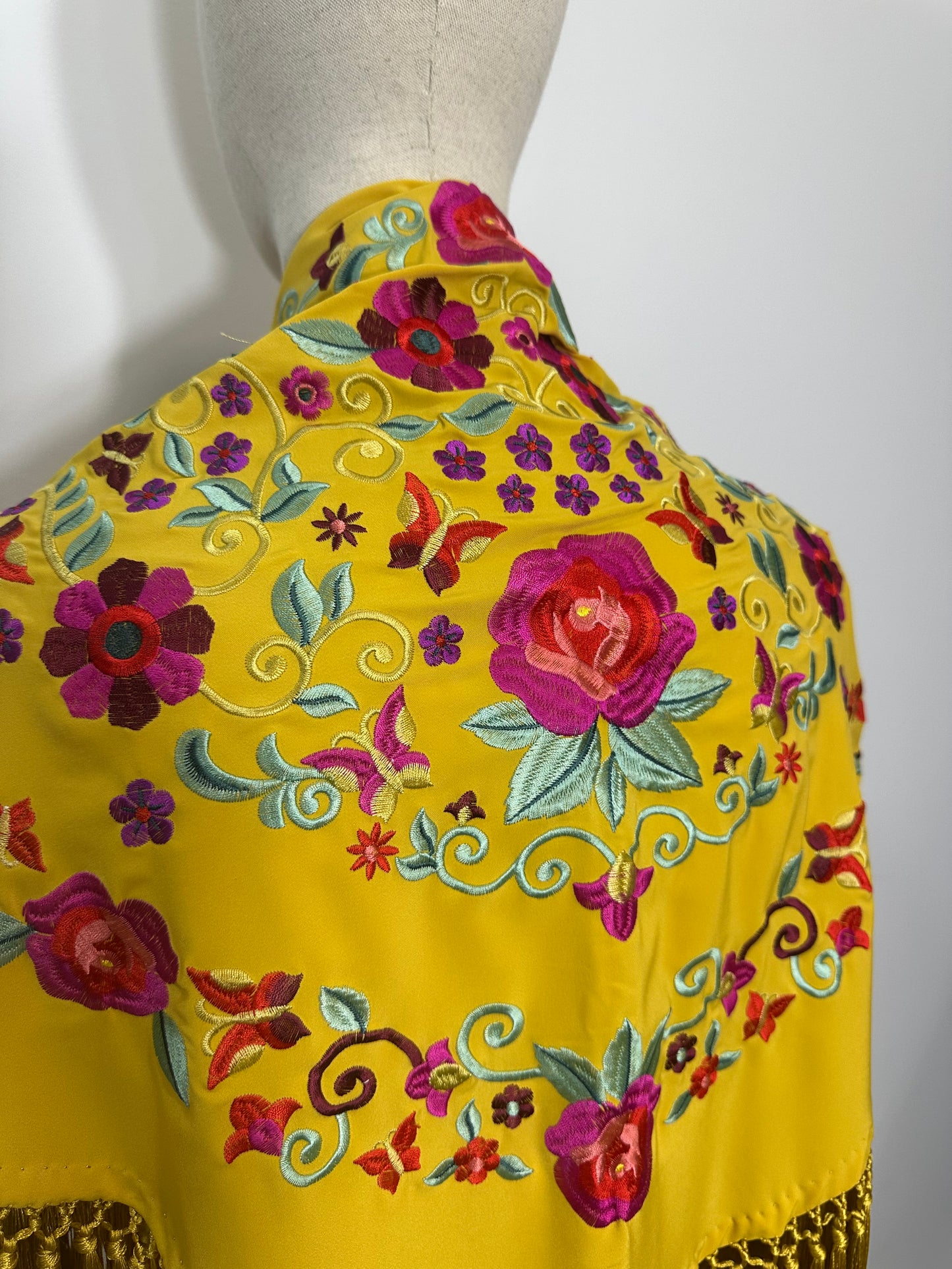 Mantoncillo Carmen Amarillo