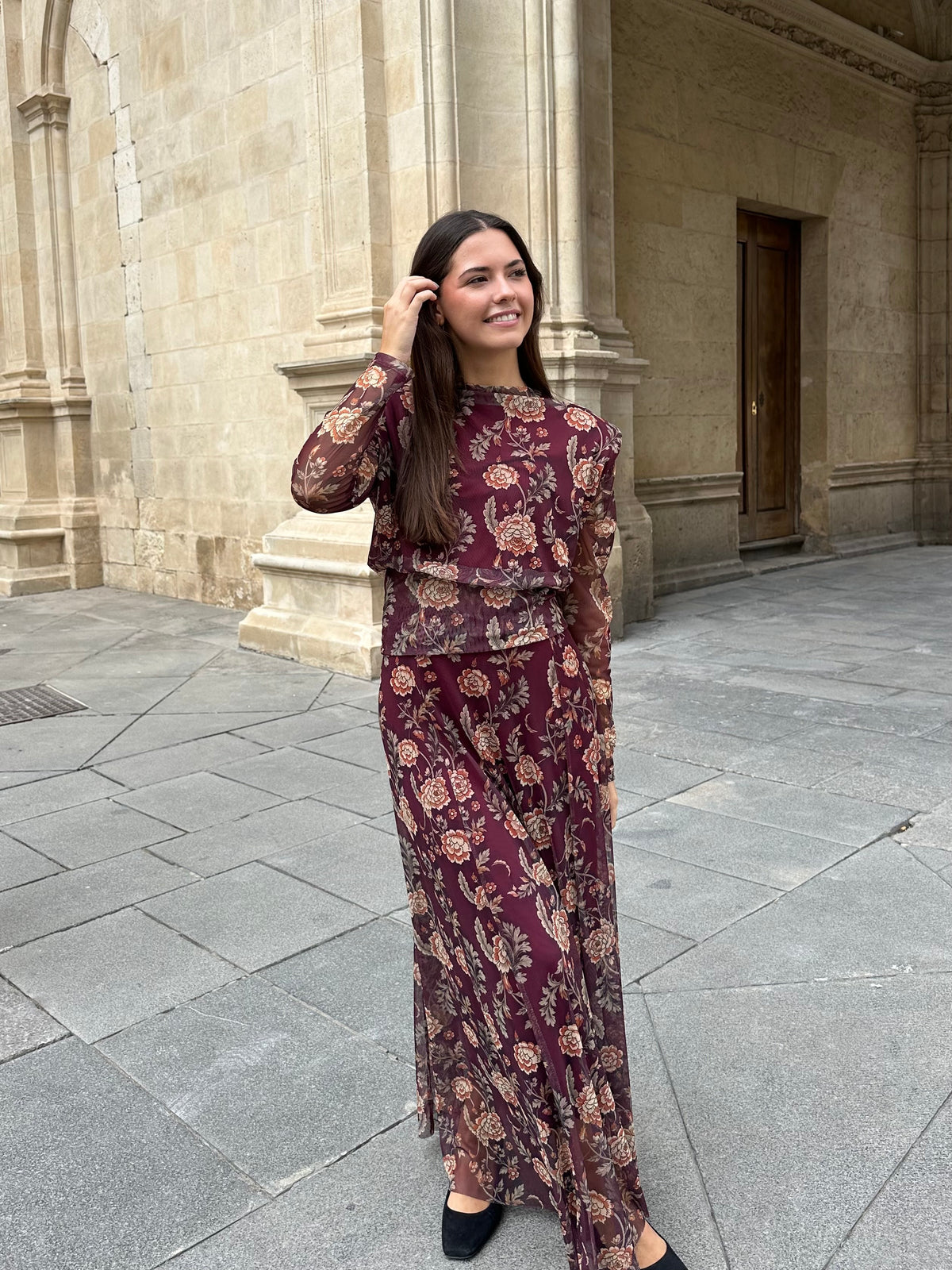 Conjunto Tul Flores Burdeo