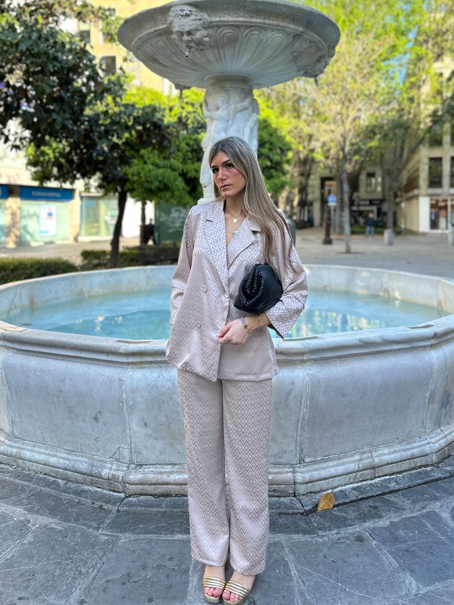 Traje Asti