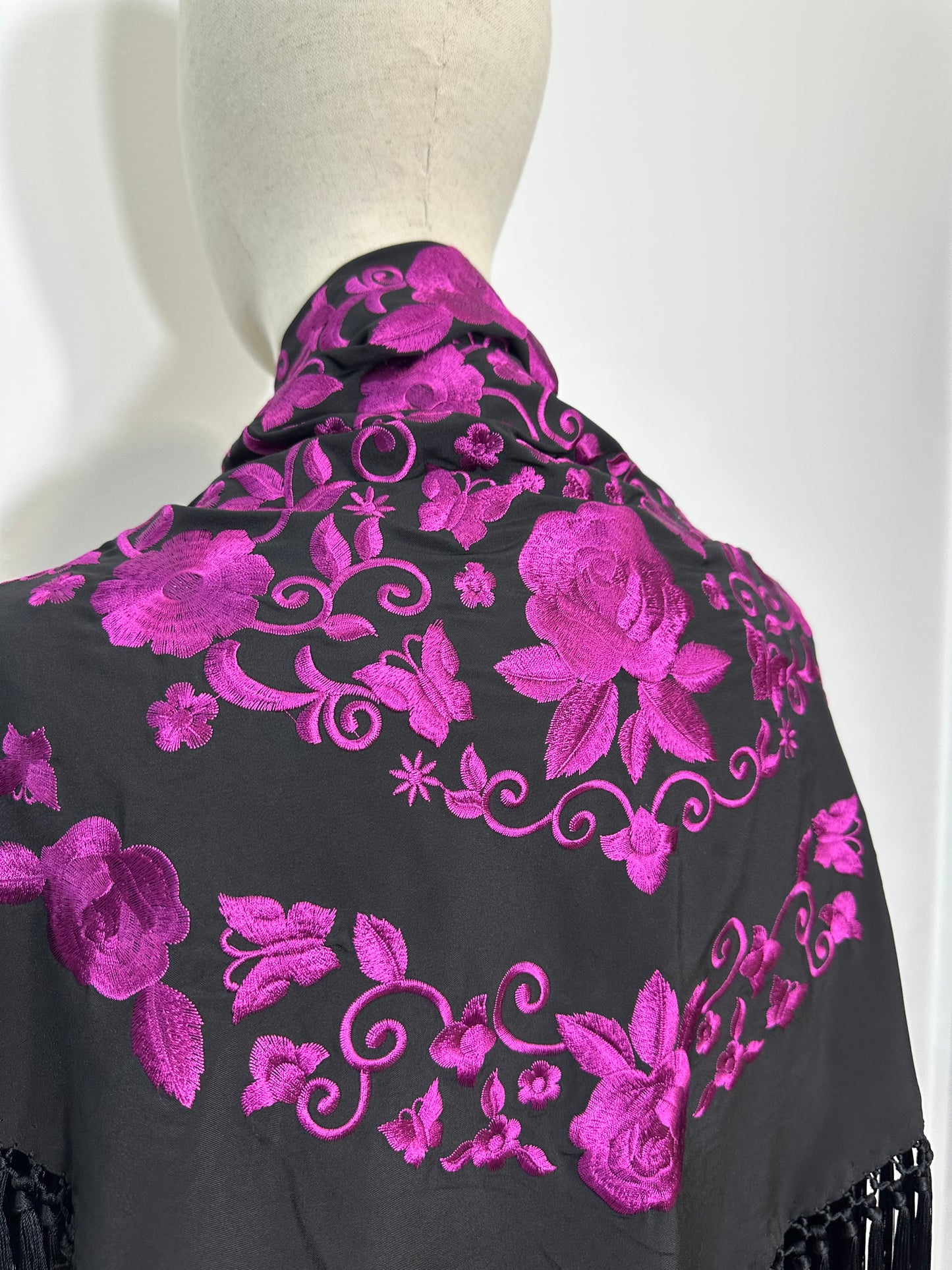 Mantoncillo Carmen Dos Negro