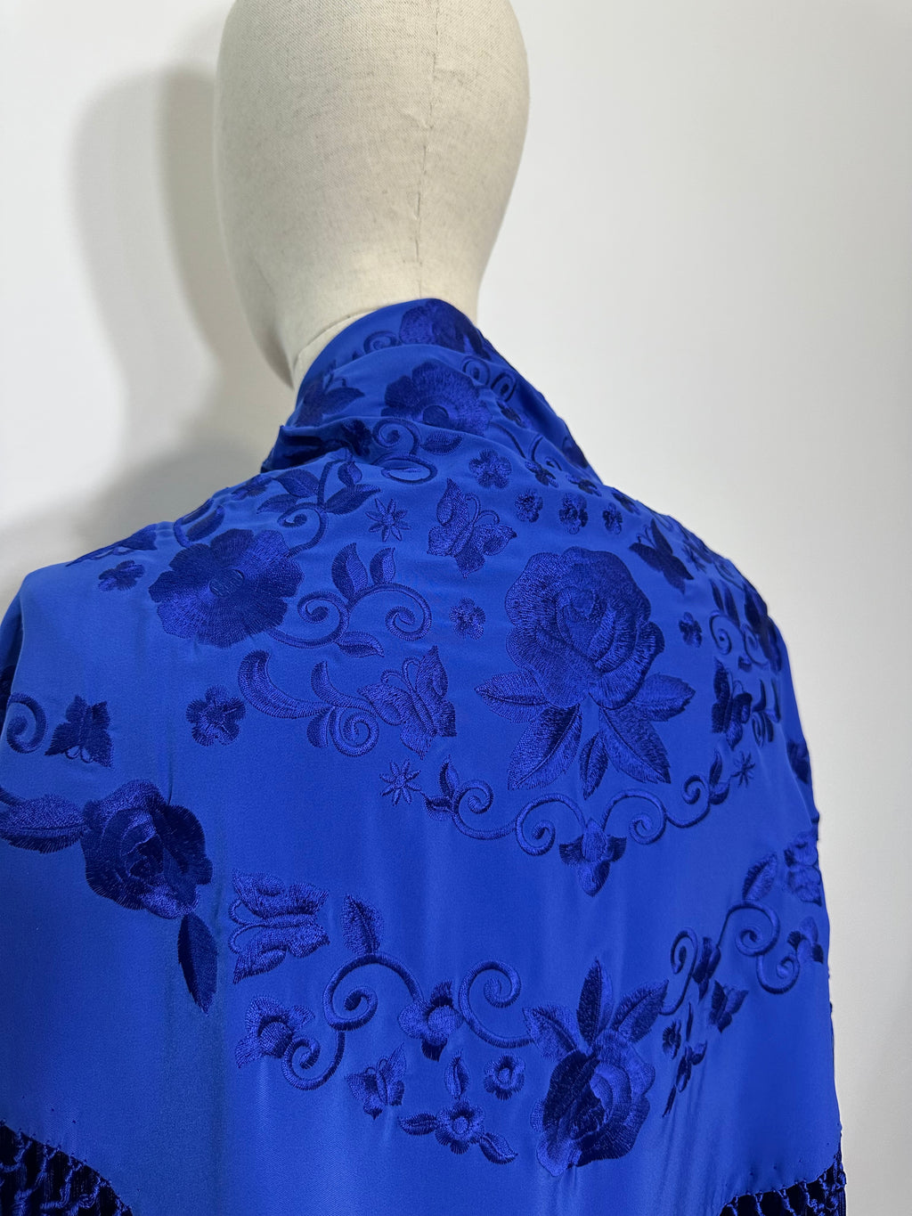 Mantoncillo Carmen Liso Azul Royal