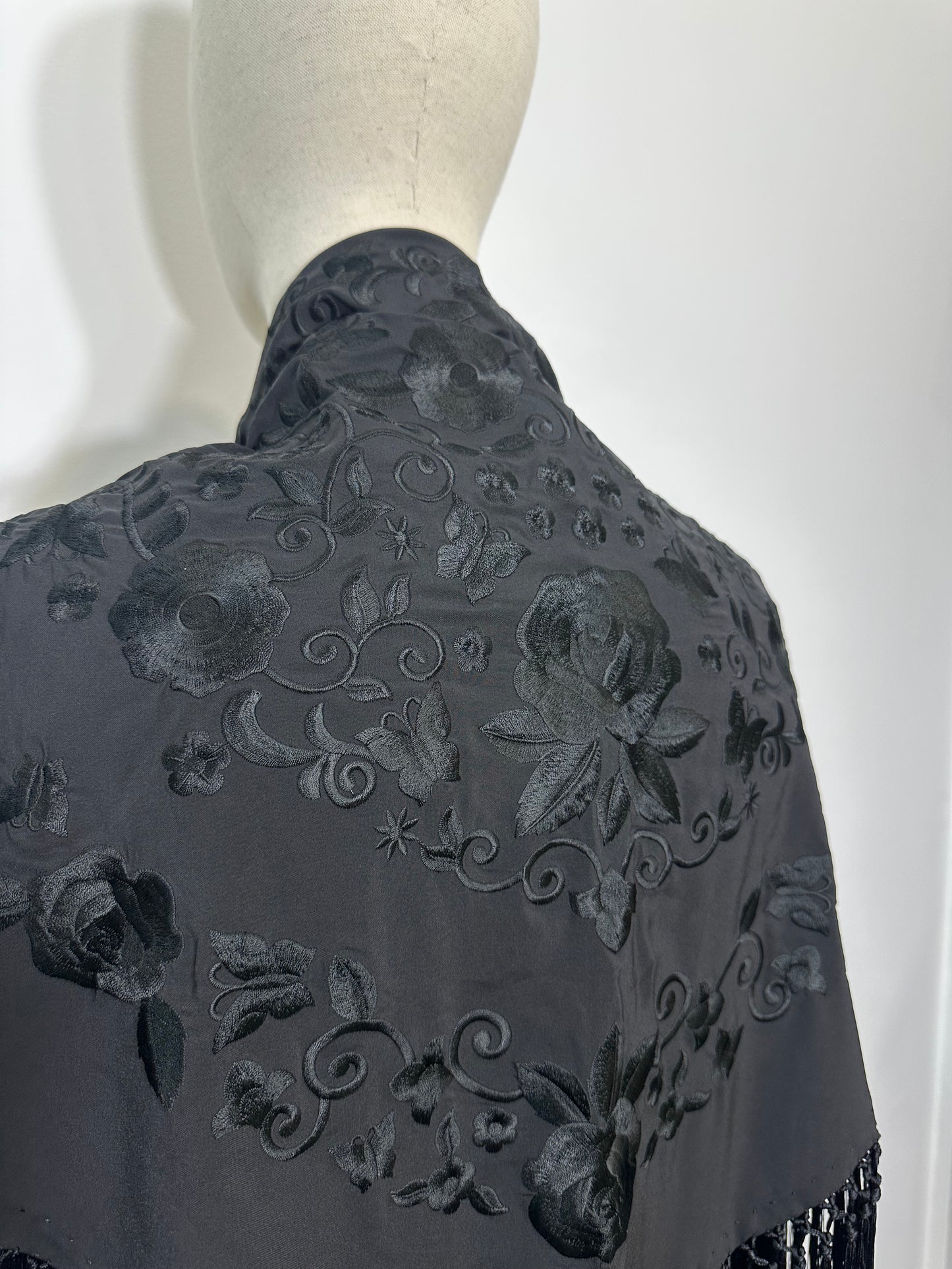 Mantoncillo Carmen Liso Negro